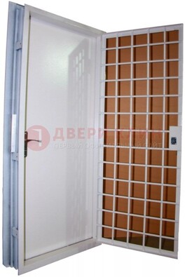 Белая стальная бронированная дверь с нитроэмалью ДБ-7 в Голицино