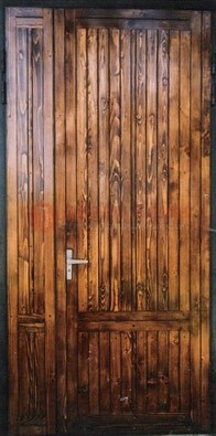 Коричневая металлическая дверь с евровагонкой ДЕ-10 в Голицино