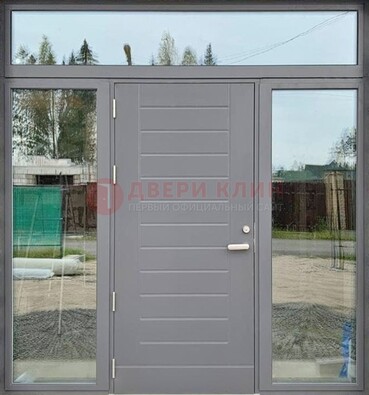 Серая стальная дверь с панелью МДФ и стеклянными фрамугами ДФГ-28 в Голицино