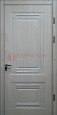 Белая металлическая дверь с МДФ ДМ-128 в Голицино