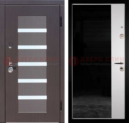 Железная коричневая дверь МДФ с темной стеклянной вставкой внутри ДМ-315 в Голицино