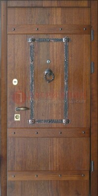 Темная стальная дверь с массивом дуба с ковкой ДМД-37 в Голицино