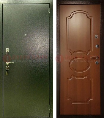 Зеленая железная дверь с порошковым напылением ДП-307 в Голицино