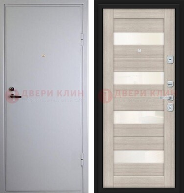 Белая железная дверь с порошковым напылением и стеклом ДП-308 в Омске