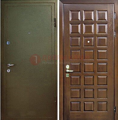 Зеленая входная дверь с порошковым окрасом ДП-64 в Омске