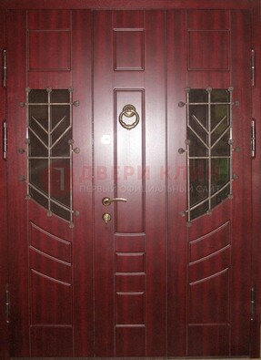 Парадная дверь со вставками из стекла и ковки ДПР-34 в загородный дом в Голицино