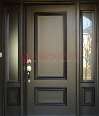 Парадная дверь с отделкой массив ДПР-65 в загородный дом в Голицино