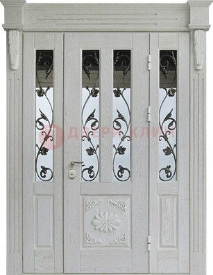 Входная парадная дверь со стеклом и ковкой в белом цвете ДПР-93 в Лобне