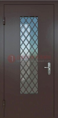 Темная металлическая дверь с решеткой и стеклом ДС-7 в Голицино