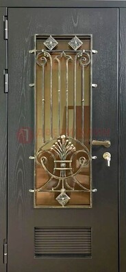 Одностворчатая железная дверь со стеклом и ковкой для дома ДСК-101 в Волхове