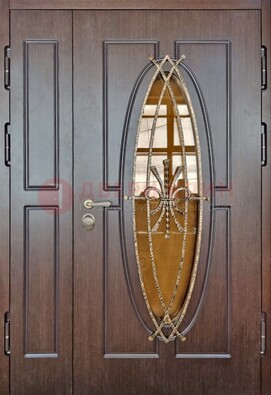 Полуторная металлическая дверь со стеклом и ковкой ДСК-108 в Голицино