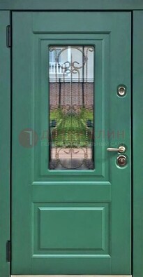 Зеленая металлическая дверь со стеклом и ковкой ДСК-113 в Омске