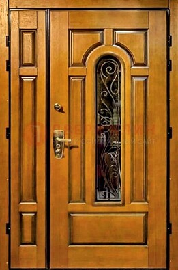Распашная металлическая дверь со стеклом и ковкой для дома ДСК-152 в Голицино