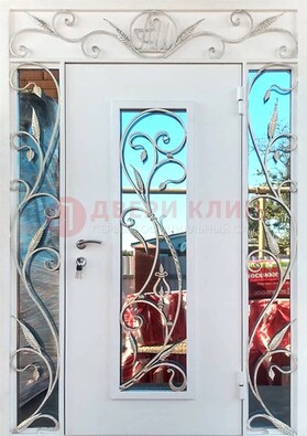 Белая входная дверь порошок со стеклом и ковкой ДСК-165 в Голицино
