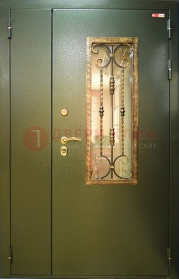 Стальная дверь со стеклом и ковкой ДСК-29 для квартиры в Краснодаре