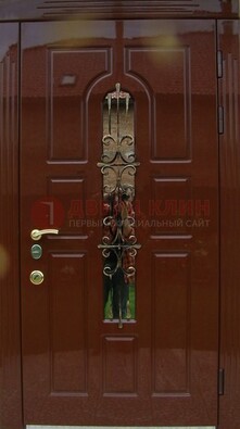 Красивая металлическая дверь со стеклом и ковкой ДСК-33 в Голицино
