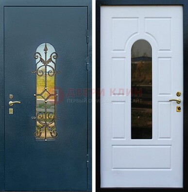 Входная дверь Дверь со стеклом и ковкой ДСК-71 для кирпичного дома в Голицино