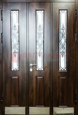 Входная дверь со стеклом и ковкой ДСК-72 в кирпичный дом в Голицино