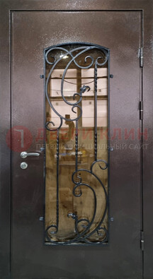 Металлическая дверь со стеклом и ковкой ДСК-95 для магазина в Голицино