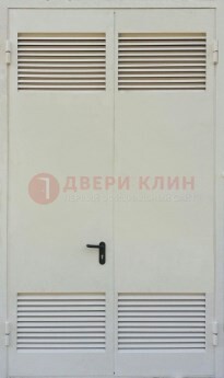 Белая металлическая техническая дверь с вентиляционной решеткой ДТ-6 в Голицино