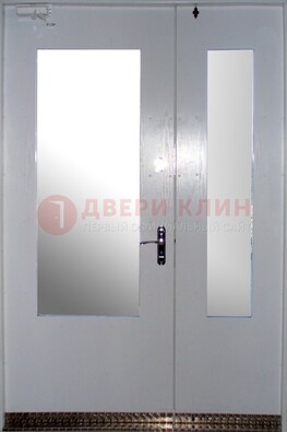 Белая  тамбурная дверь со стеклянными вставками ДТМ-18 в Голицино