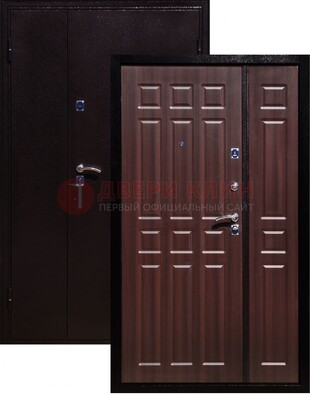 Коричневая металлическая тамбурная дверь ДТМ-24 в Голицино