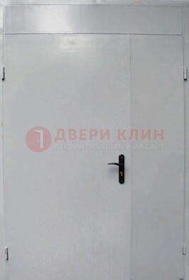Белая металлическая тамбурная дверь ДТМ-5 в Голицино