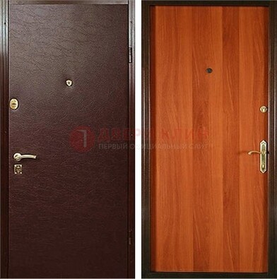 Коричневая металлическая дверь с винилискожей ДВ-20 в Голицино