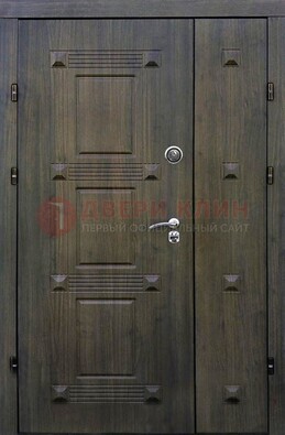 Железная филенчатая дверь с виноритом и МДФ Миланский орех ДВТ-143 в Голицино