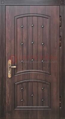 Коричневая уличная дверь с виноритом для дома ДВТ-235 в Голицино