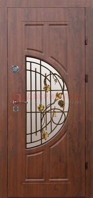 Стальная коричневая дверь с виноритом и ковкой ДВТ-82 в Голицино