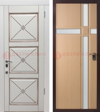 Белая уличная дверь с зеркальными вставками внутри ДЗ-94 в Голицино