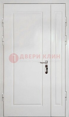 Полуторная металлическая дверь с МДФ в белом цвете ПЛ-24 в Голицино