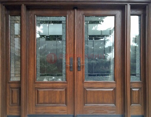 Распашная стальная дверь с массивом с витражом и фрамугами ВЖ-21 в Голицино